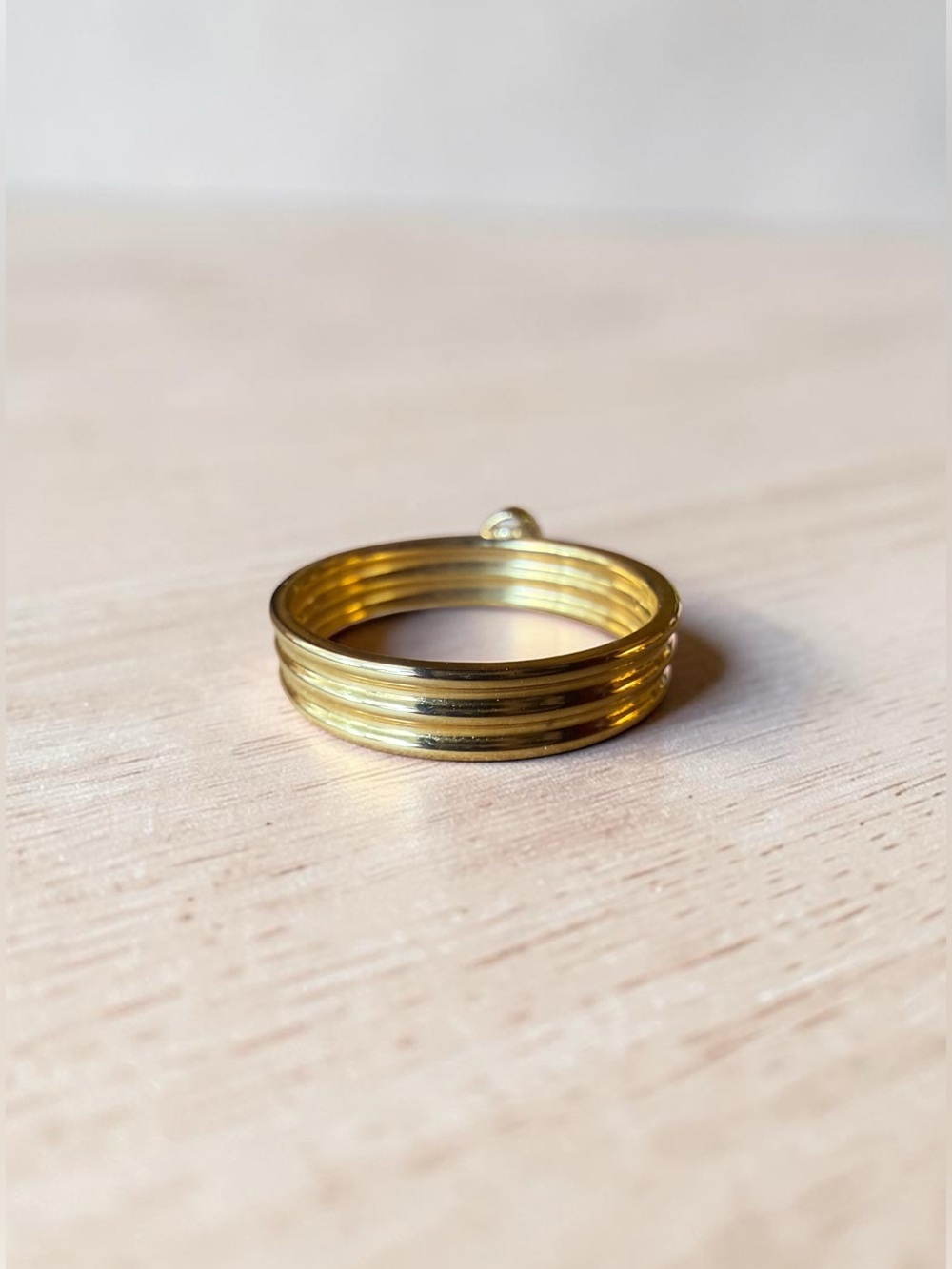 Gold Ribbed Oval Stone Ring | Size 6 - Picture 4 of 6